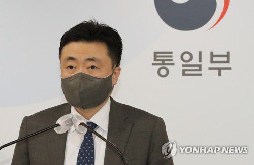 브리핑하는 차덕철 통일부 부대변인[연합뉴스 자료사진]