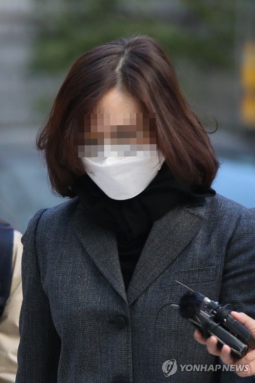 정경심 2심도 징역 4년…"입시비리 전부 유죄"(서울=연합뉴스) 자녀 입시비리와 사모펀드 관련 혐의로 기소된 조국 전 법무부 장관의 배우자 정경심 동양대 교수가 1심에 이어 항소심에서도 입시비리 혐의 등이 유죄로 인정돼 실형을 선고받았다.     서울고법 형사1-2부는 11일 업무방해와 위조사문서 행사, 자본시장법 위반 등 총 15개 혐의로 기소된 정 교수에게 1심과 마찬가지로 징역 4년을 선고했다. 재판부는 1심과 마찬가지로 정 교수의 자녀 입시비리 혐의 전부를 유죄로 인정했다.  2021.8.11 [연합뉴스 자료사진] photo@yna.co.kr