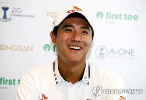 인터뷰하는 김한별(서울=연합뉴스) 12일 경남 양산 에이원CC에서 열린 '제64회 KPGA 선수권대회 with A-ONE CC 1라운드'에 출전한 김한별이 인터뷰를 하고 있다. 2021.8.12      [KPGA 제공. 재판매 및 DB 금지] photo@yna.co.kr