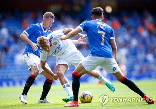 레알 유니폼 입은 외데고르[EPA=연합뉴스]