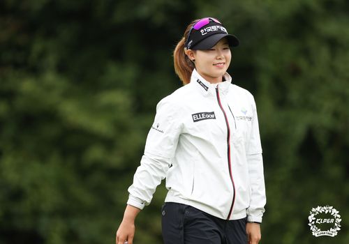 버디를 뽑아내고 기뻐하는 임희정.[KLPGA 제공. 재판매 및 DB 금지]