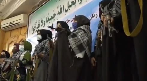 "헤라트에서 탈레반에 맞서 무기를 든 아프간 여성들"[트위터 @Articlenews3·재판매 및 DB 금지]