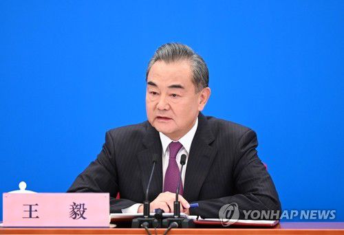 왕이 중국 외교부장[베이징 신화=연합뉴스 자료사진]  leekm@yna.co.kr