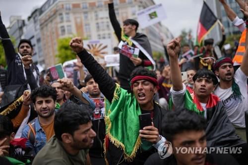 18일 벨기에 브뤼셀 EU본부 앞에서 열린 反탈레반 시위[AP=연합뉴스]