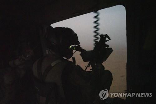 극단 테러 세력 방어하는 서방 군인[AP=연합뉴스 자료사진]