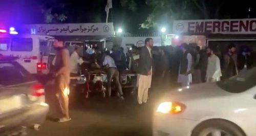 카불 시내 병원으로 이송된 테러 부상자들[퍼블릭TV·재판매 및 DB금지]