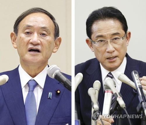 스가 요시히데 총리(왼쪽)와 기시다 후미오 자민당 전 정조회장. [교도=연합뉴스 자료사진]