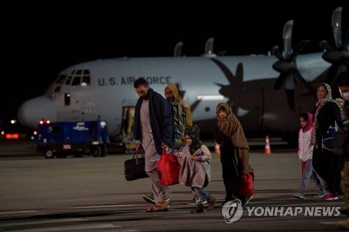 아프간 대피자들[AFP=연합뉴스]