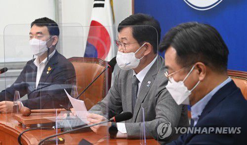 발언하는 민주당 송영길 대표(서울=연합뉴스) 안정원 기자 = 더불어민주당 송영길 대표가 30일 오전 국회에서 열린 최고위원회의에서 발언하고 있다. 2021.8.30 jeong@yna.co.kr