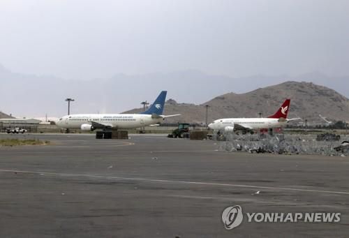 8월 31일, 카불공항에 서 있는 민항기들[AP=연합뉴스]