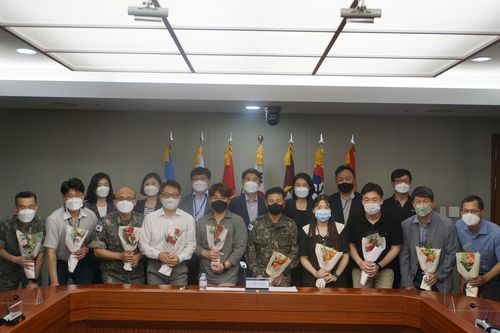 정부혁신 우수사례 선정 수상자들[국방부 제공]