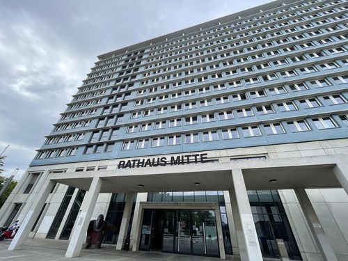 (베를린=연합뉴스) 이 율 특파원 = 독일 베를린 미테구청. 2021.08.21