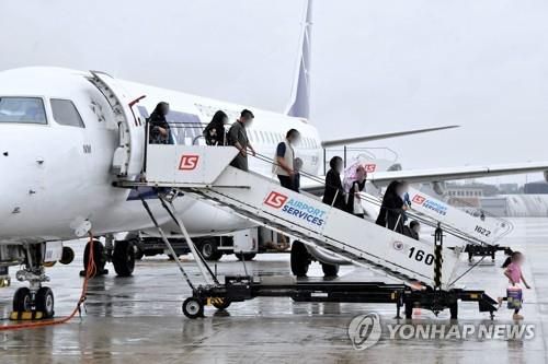 폴란드에 도착한 아프간인들[EPA=연합뉴스 자료사진]