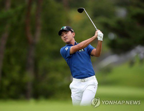 페어웨이 우드샷 하는 옥태훈(서울=연합뉴스) 3일 전남 나주 해피니스CC에서 열린 KPGA 코리안투어 비즈플레이 전자신문 오픈 2라운드 1번홀에서 옥태훈이 페어웨이 우드샷을 하고 있다. 2021.9.3      [KPGA 제공. 재판매 및 DB 금지] photo@yna.co.kr