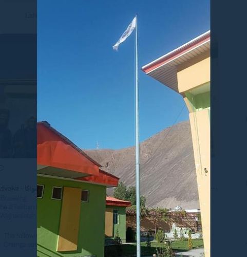 "판지시르 주정부 건물에 내걸린 탈레반 깃발"[트위터 @_TheBite·재판매 및 DB 금지]