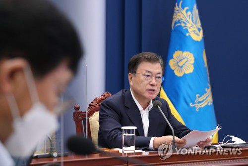 수보회의 발언하는 문 대통령(서울=연합뉴스) 최재구 기자 = 문재인 대통령이 6일 청와대에서 조선산업 성과와 재도약 전략을 의제로 열린 수석보좌관회의에서 발언하고 있다. 2021.9.6 jjaeck9@yna.co.kr