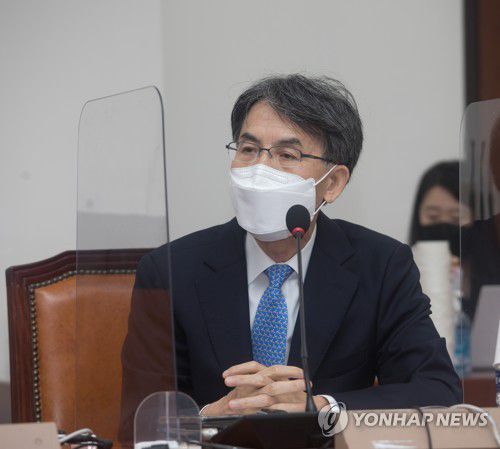 언론중재법 관련 토론회 참석한 정필모 의원(서울=연합뉴스) 하사헌 기자 = 더불어민주당 정필모 의원이 9일 오후 서울 여의도 국회에서 열린 언론중재법 논의 관련 '언론 표현의 자유와 피해구제강화를 위한 사회적 합의 모색 긴급토론회'에 토론 패널로 참석해 있다. 2021.9.9 [국회사진기자단] toadboy@yna.co.kr