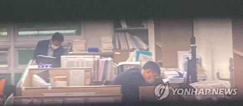 공수처, 고발사주 의혹 관련 김웅 의원실 압수수색 [국회사진기자단]