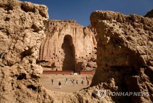 탈레반이 바미안 석불을 파손하고 남은 자리[로이터=연합뉴스]