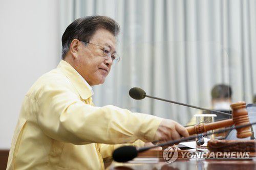 국무회의 주재하는 문 대통령(서울=연합뉴스) 최재구 기자 = 문재인 대통령이 14일 오전 청와대 여민관 영상회의실에서 열린 국무회의를 주재하고 있다. 2021.9.14 jjaeck9@yna.co.kr