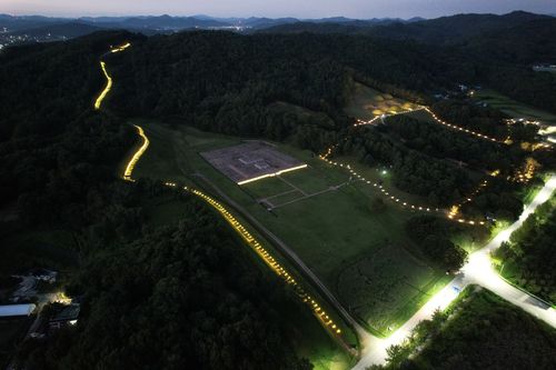 하늘에서 본 부여 왕릉원[문화재청 제공. 재판매 및 DB 금지]