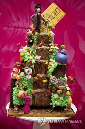 로알드 달의 작품 '찰리와 초콜릿 공장' 케이크[로이터=연합뉴스 자료사진]