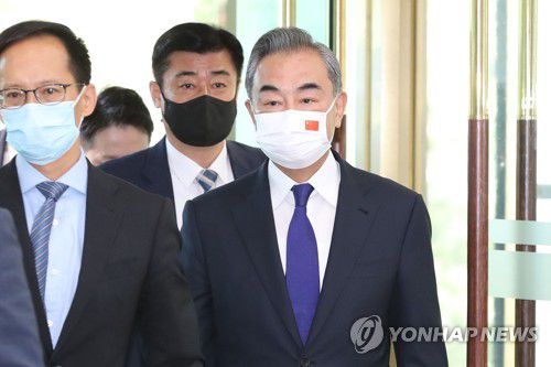 왕이 중국 외교부장[연합뉴스 자료사진]왕이(王毅) 중국 외교담당 국무위원 겸 외교부장이 9월15일 오전 서울 종로구 외교부에 도착해 정의용 외교부 장관과 '한-중 외교장관회담'을 위해 청사 안으로 들어서고 있다. 2021.9.15 [공동취재] kimsdoo@yna.co.kr