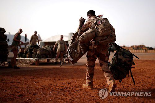 아프리카 말리의 프랑스군 병사들 [로이터=연합뉴스 자료사진]