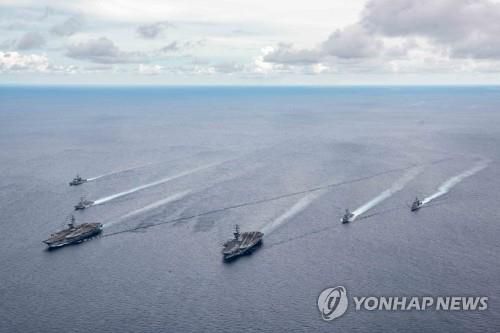남중국해에서 군사훈련 하는 미 항모전단 [EPA=연합뉴스 자료사진]