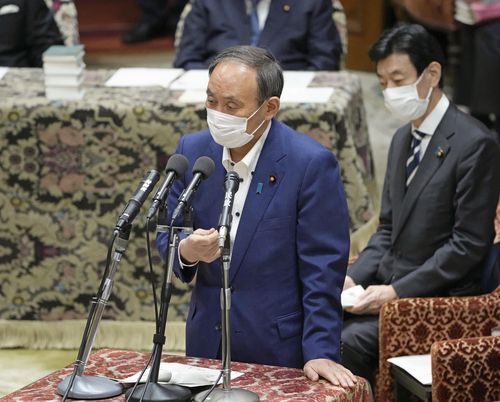 (도쿄 교도=연합뉴스) 스가 요시히데 일본 총리가 28일 오후 중의원 운영위원회에 출석해 도쿄 등지에 발효 중인 코로나19 긴급사태의 전면 해제 방침을 설명하고 있다.