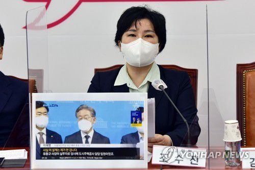 발언하는 조수진 최고위원(서울=연합뉴스) 하사헌 기자 = 국민의힘 조수진 최고위원이 27일 국회에서 열린 최고위원회의에서 발언하고 있다. 2021.9.27 [국회사진기자단] toadboy@yna.co.kr