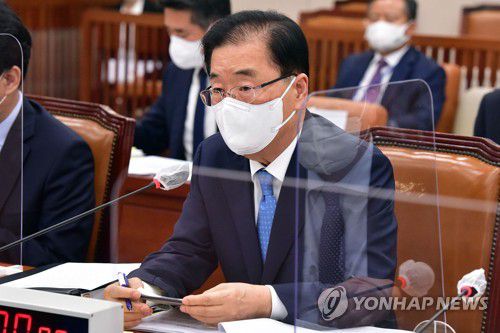 답변하는 정의용 외교부 장관(서울=연합뉴스) 안정원 기자 = 정의용 외교부 장관이 1일 오후 국회에서 열린 외교통일위원회의 외교부·한국국제협력단·한국국제교류재단·재외동포재단 등에 대한 국정감사에서 답변하고 있다. 2021.10.1 [국회사진기자단] jeong@yna.co.kr