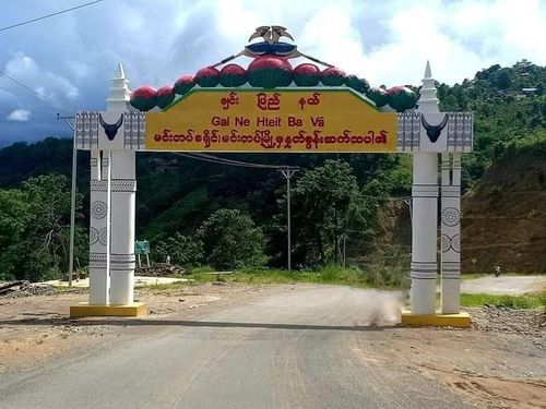 민닷임을 알리는 안내 문구가 걸린 도로 위 문.[SNS 캡처. 재판매 및 DB 금지]