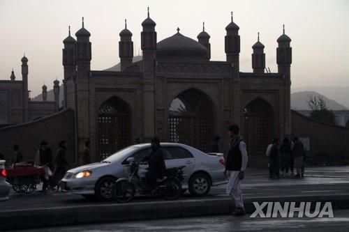 3일 폭탄 공격이 발생한 아프간 수도 카불의 에이드 가 모스크. [신화=연합뉴스]
