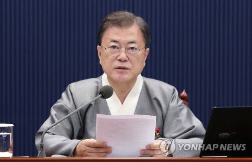 발언하는 문재인 대통령(서울=연합뉴스) 최재구 기자 = 문재인 대통령이 12일 오전 청와대 여민관 영상회의실에서 열린 국무회의에서 발언 하고 있다. jjaeck9@yna.co.kr