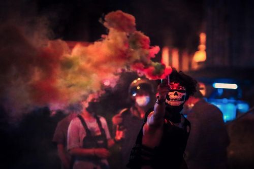 딘댕 지역에서 반정부 시위를 벌이는 젊은이들 [방콕포스트 캡처. 재판매 및 DB  금지]