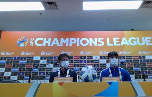 기자회견 나선 홍명보 울산 감독(왼쪽)과 김기희[전북 현대 유튜브 캡처. 재판매 및 DB 금지]