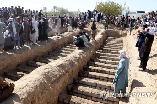 칸다하르 시아파 모스크 테러 희생자 장례식[EPA=연합뉴스]