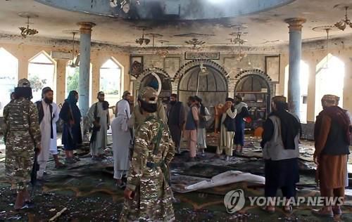 8일 발생한 쿤두즈의 시아파 모스크 자폭테러 현장[AFP=연합뉴스]
