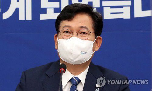 발언하는 민주당 송영길 대표(서울=연합뉴스) 안정원 기자 = 더불어민주당 송영길 대표가 18일 오전 국회에서 열린 최고위원회의에서 발언하고 있다. 2021.10.18 [국회사진기자단] jeong@yna.co.kr