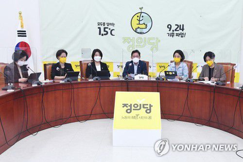 정의당 의원총회(서울=연합뉴스) 안정원 기자 = 정의당 배진교 원내대표가 지난달 28일 여의도 국회에서 열린 의원총회에서 발언하고 있다. 2021.9.28 [국회사진기자단] jeong@yna.co.kr