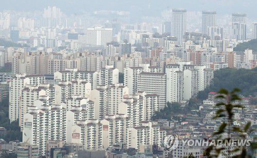서울 남산에서 바라본 중구, 성동구 아파트 일대[연합뉴스 자료사진]