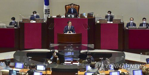 2022년도 예산안 시정연설 하는 문재인 대통령(서울=연합뉴스) 안정원 기자 = 문재인 대통령이 25일 국회 본회의장에서 2022년도 예산안 시정연설을 하고 있다. 2021.10.25 [국회사진기자단] jeong@yna.co.kr