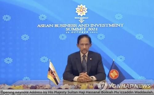 아세안 화상정상회의 개막 알리는 브루나이 국왕[AP=연합뉴스]