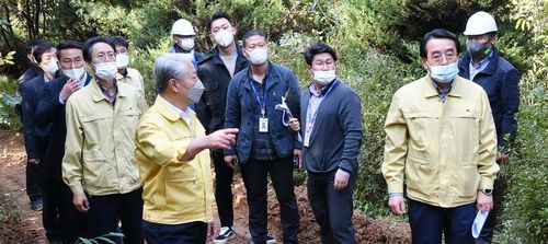 교동공원 조성사업 현장 점검하는 삼척시 [삼척시 제공.재판매 및 DB 금지]