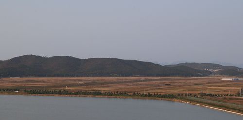 백령도 진촌리 일대 백령공항 개발 예정지    (백령도=연합뉴스) 김상연 기자 = 29일 오후 인천시 옹진군 백령면 진촌리에 있는 백령공항 개발 예정지 모습. 백령공항 건설 사업은 다음 달 기획재정부 제3차 국가재정평가위원회 심의를 받을 예정이다. 2021.10.29     goodluck@yna.co.kr
