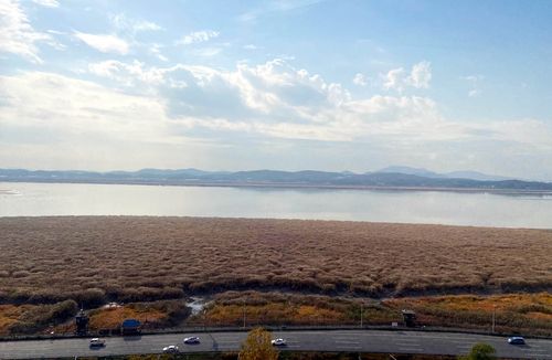 검단사에서 내려다 본 한강 하구[촬영 노승혁]