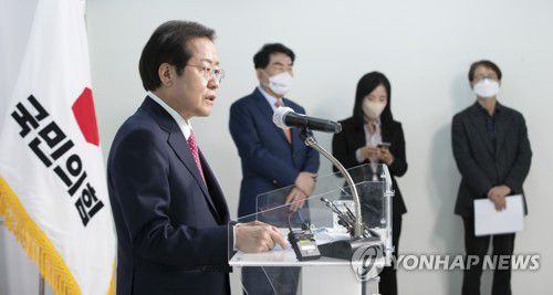 홍준표 기자회견(서울=연합뉴스) 전수영 기자 = 국민의힘 홍준표 대선 경선 후보가 31일 오전 서울 여의도 국민의힘 당사에서 결선투표에 즈음한 대국민·당원 호소 기자회견을 하고 있다. 2021.10.31 [국회사진기자단] swimer@yna.co.kr