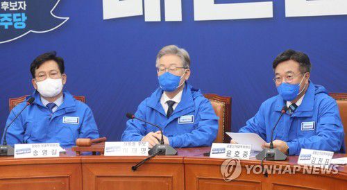 민주당 중앙선대위 회의(서울=연합뉴스) 이정훈 기자 = 더불어민주당 윤호중 원내대표가 3일 오전 국회에서 열린 중앙선거대책위원회의에서 발언하고 있다. 2021.11.3 [국회사진기자단] uwg806@yna.co.kr