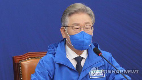 발언하는 이재명 대선후보 (서울=연합뉴스) 이정훈 기자 = 더불어민주당 이재명 대선 후보가 3일 오전 국회에서 열린 중앙선거대책위원회의에서 발언하고 있다. 2021.11.3 [국회사진기자단] uwg806@yna.co.kr